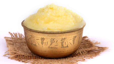 Does ghee increase cholesterol levels?